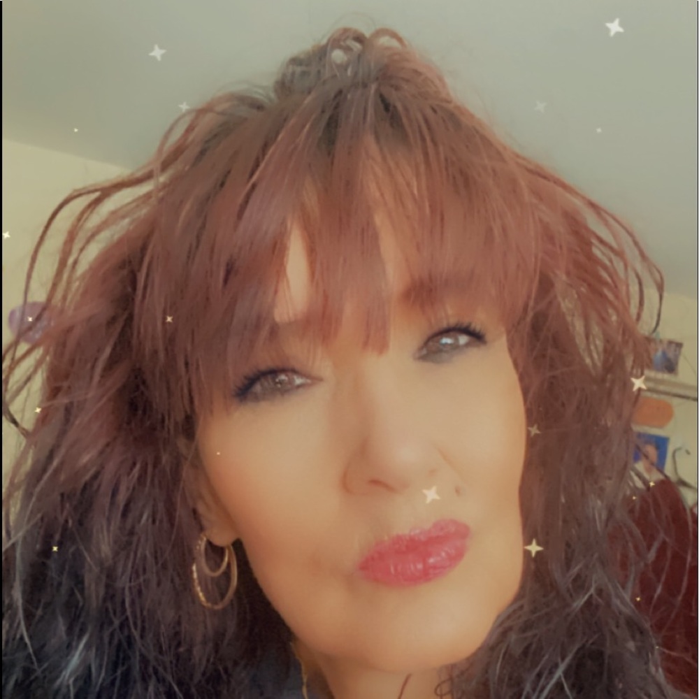 Meet your Posher, Angela